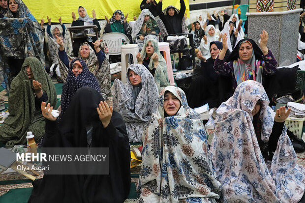 مراسم معنوی ام داوود در ساعات پایانی اعتکاف در گرگان