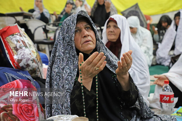 مراسم معنوی ام داوود در ساعات پایانی اعتکاف در گرگان