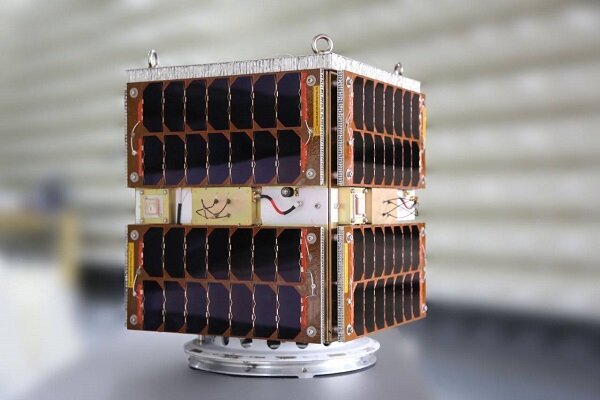- پرتاب موفق ۳ ماهواره ایرانی با ماهواره‌بر سیمرغ |