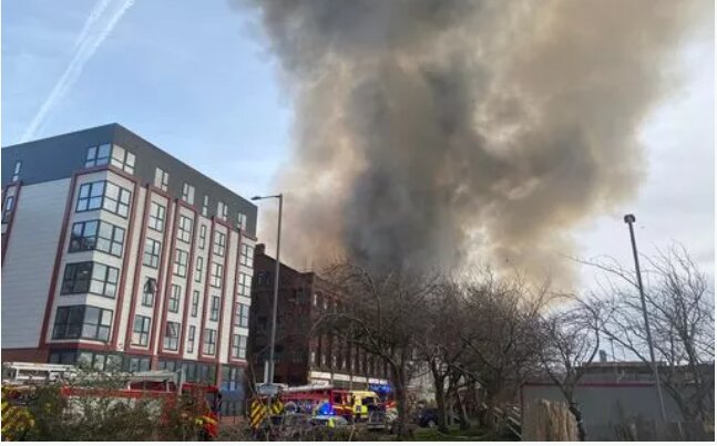 آتش‌سوزی مهیب در مرکز «لیورپول» در انگلیس+ تصاویر