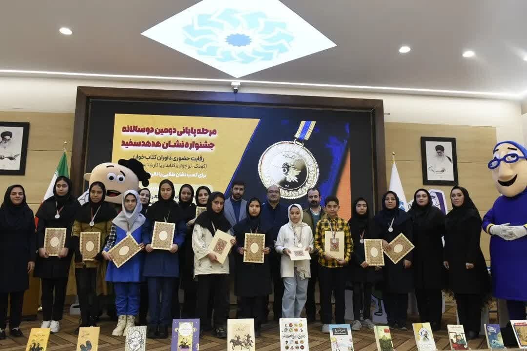 ۱۳ داور برگزیده جشنواره هدهد سفید در آذربایجان شرقی معرفی شدند