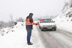 کولاک برف منجر به محدودیت تردد در ٢ مسیر جاده ای خراسان رضوی شد