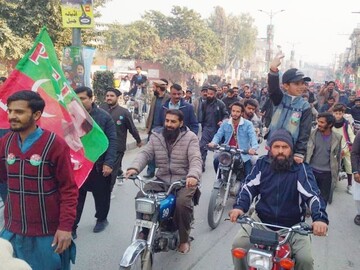 پاکستان کے مختلف شہروں میں پی ٹی آئی ریلیاں، درجنوں کارکن گرفتار