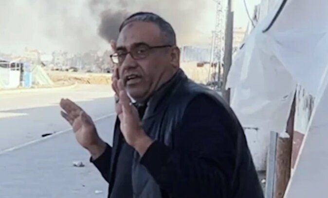 لحظه شهادت مرد فلسطینی در تلاش برای نجات خانواده از محاصره+ فیلم