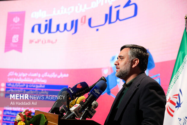 علی رمضانی مدیرعامل خانه کتاب و ادبیات در آئین اختتامیه بیست و یکمین جشنواره کتاب و رسانه حضور دارد