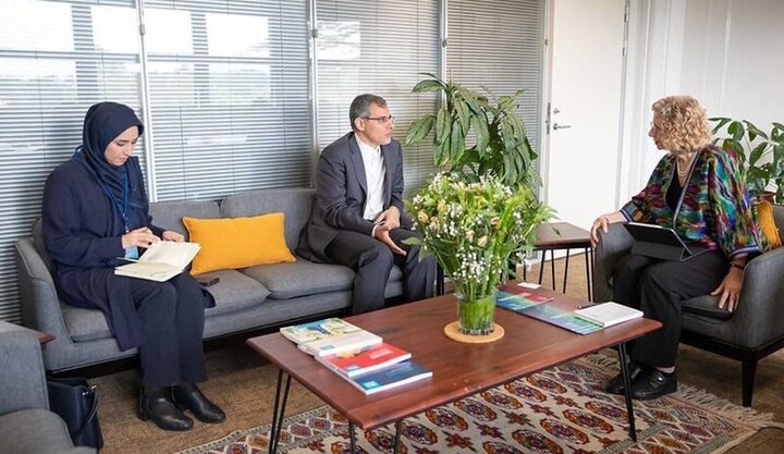 السفير الإيراني في كينيا يجري محادثات مع مسؤولة أممية بشأن البيئة 