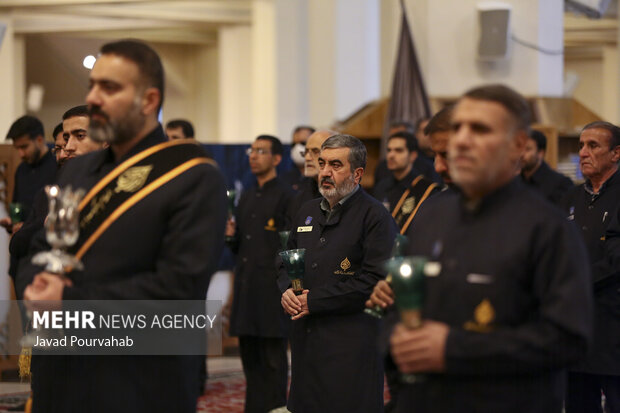 آیین لاله‌گردانی خدام حرم مطهر به‌مناسبت  بزرگداشت شهادت حضرت احمدبن موسی‌الکاظم علیه السلام