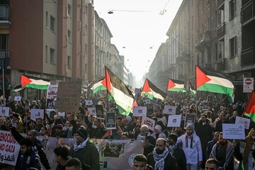 Milano'da binlerce kişi Filistin için yürüdü