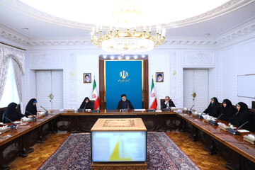 الرئيس الايراني يؤكد على ضرورة تطوير مكانة المرأة في البلاد