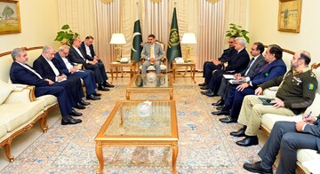 ایرانی وزیر خارجہ کی پاکستانی نگران وزیراعظم سے ملاقات، ایرانی صدر کو دورہ پاکستان کی دعوت