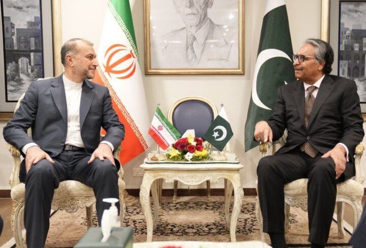 پاکستانی نگراں وزیر خارجہ کی ایرانی وزیر خارجہ سے ون آن ون ملاقات