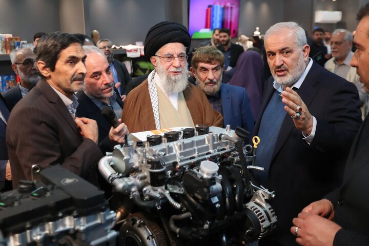 Ayetullah Hamanei İran Ürünleri Sergisi'ni ziyaret etti