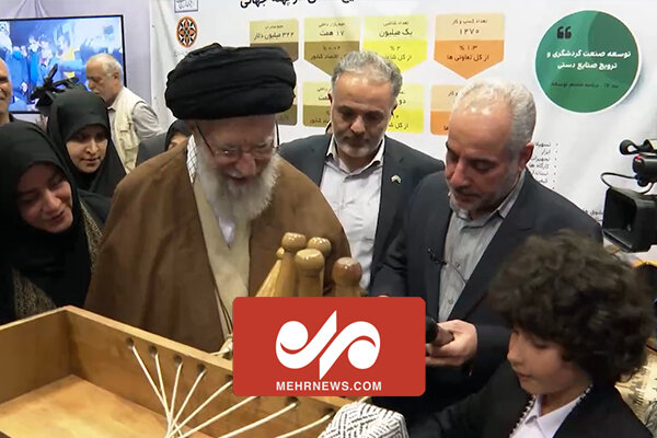 هدیه زیبای یک تولید کننده نوجوان به رهبر انقلاب در نمایشگاه هدیه زیبای یک تولید کننده نوجوان به رهبر انقلاب در نمایشگاه