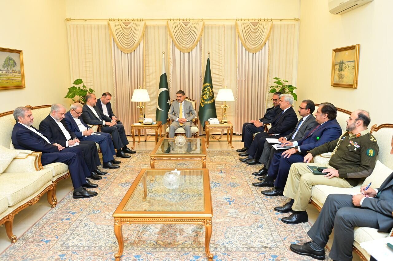 Iran FM, Pakistan PM meet in Islamabad - Mehr News Agency