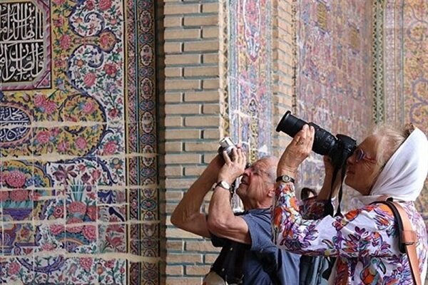 إزدياد عدد السائحين الأجانب إلى إيران بنسبة 42٪ خلال 11 شهراً مقارنة بالعام الماضي