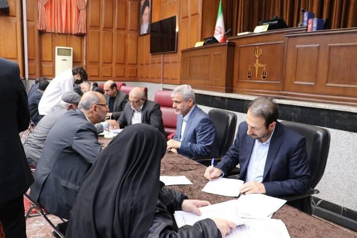 مسوولان قضایی دادگستری تهران با ۳۲۰ نفر از مراجعان دیدار کردند