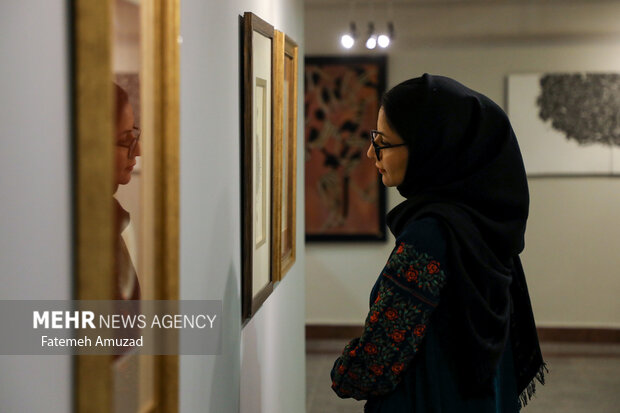 نمایش طبیعت بیجان در یک نمایشگاه گروهی تجسمی