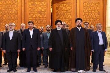 Raeisi, cabinet members renew allegiance to Imam Khomeini