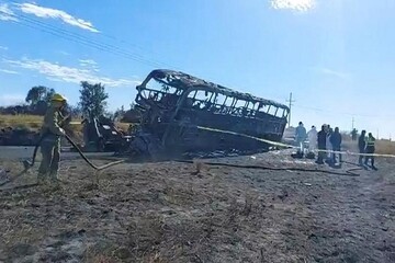 Meksika'da feci kaza:Tur otobüsü alev alev yandı