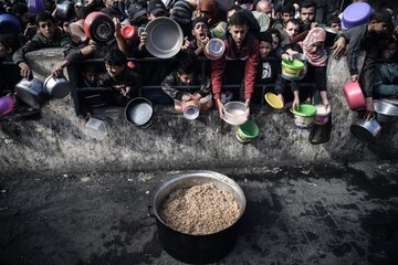 گرسنگی؛ بمب بی‌صدای رژیم صهیونیستی در غزه/هم تراز شدن آرد و نان با طلا
