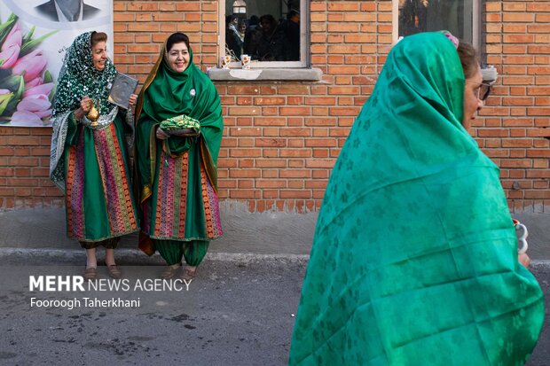 جشن سَده ازجشن های زرتشتیان است که در آغاز شامگاه ۱۰ بهمن برگزار می‌شود. این جشن هزاران سال قدمت دارد و از کهن‌ترین جشن‌های ایرانی حتی قدیمی‌تر از نوروز به‌شمار می‌رود سده، جشن پیدایش آتش در نظر گرفته می‌شود