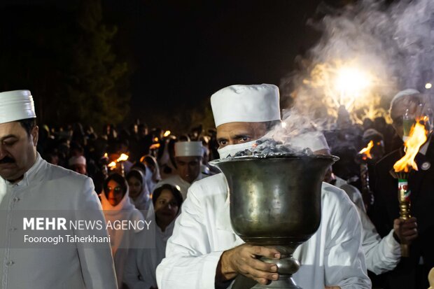 جشن سَده ازجشن های زرتشتیان است که در آغاز شامگاه ۱۰ بهمن برگزار می‌شود. این جشن هزاران سال قدمت دارد و از کهن‌ترین جشن‌های ایرانی حتی قدیمی‌تر از نوروز به‌شمار می‌رود سده، جشن پیدایش آتش در نظر گرفته می‌شود