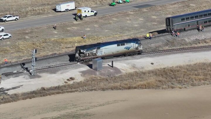 3 injured when train derailed in Colorado