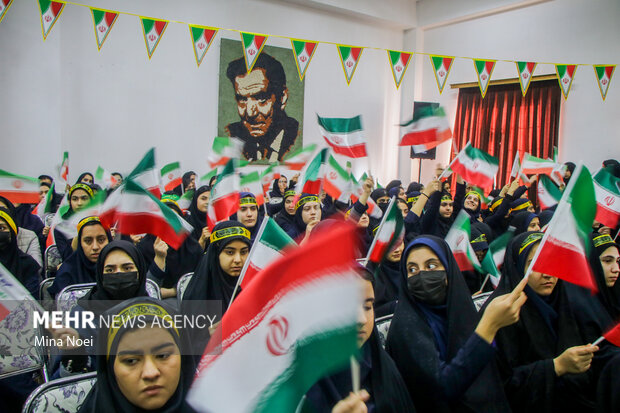 İran okullarında Fecr günleri kutlaması