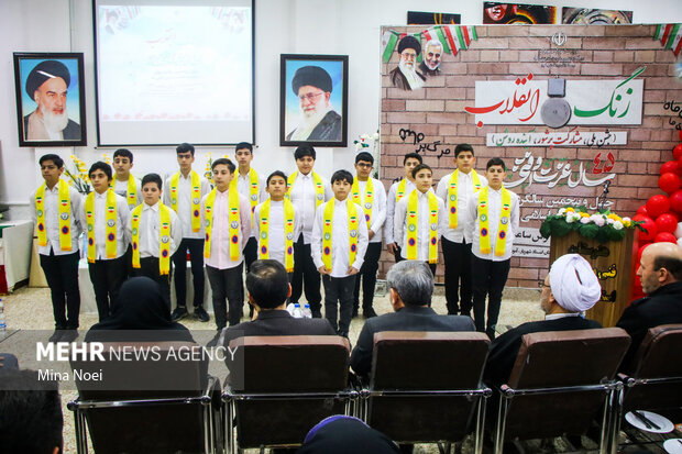 İran okullarında Fecr günleri kutlaması