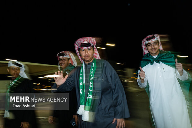 با گذر از بازی‌های گروهی در هجدهمین دوره مسابقات جام ملت‌های آسیا در شهر دوحه قطر، هواداران تیم‌های حاضر همچنان با اشتیاق و شور و هیجان زیادی در حال تشویق تیم‌های خود هستند