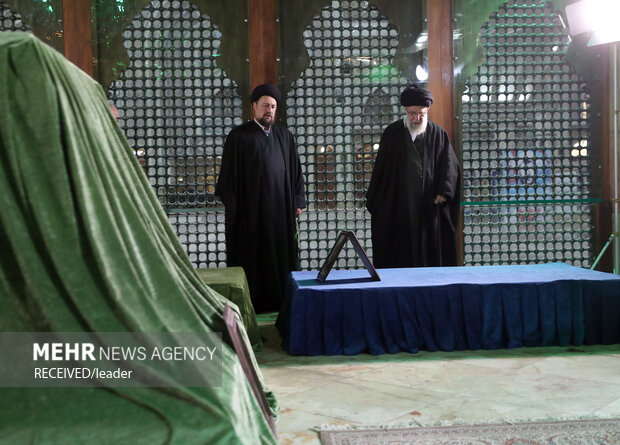 حضور در مرقد مطهر امام راحل و گلزار شهدای بهشت زهرا