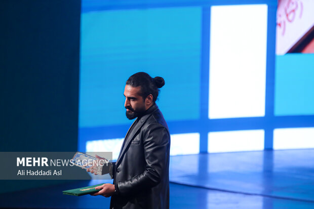 طراح پوستر ۵ فیلم فجر: تعداد کار زیاد کیفیت آثارم را تحتالشعاع قرار نمیدهد