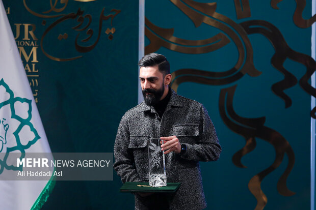 محمد تقی پور  در آئین افتتاحیه چهل و دومین جشنواره بین المللی فیلم فجر حضور دارد