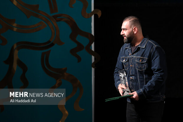 محمد بدرلو در آئین افتتاحیه چهل و دومین جشنواره بین المللی فیلم فجر حضور دارد