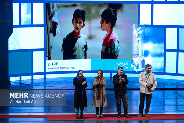 آئین افتتاحیه چهل و دومین جشنواره بین المللی فیلم فجر شامگاه چهارشنبه ۱۱ بهمن ماه ۱۴۰۲ در تالار وحدت برگزار شد.