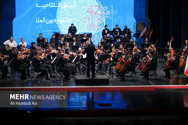 آئین افتتاحیه چهل و دومین جشنواره بین المللی فیلم فجر شامگاه چهارشنبه ۱۱ بهمن ماه ۱۴۰۲ در تالار وحدت برگزار شد.