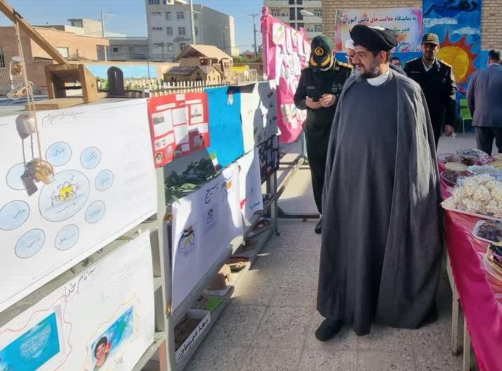 زنگ انقلاب در مدارس گناوه نواخته شد