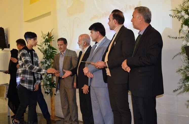 برگزیدگان کنکور سراسری و مسابقات فرهنگی هنری بهاباد تجلیل شدند