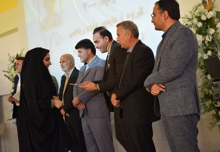 برگزیدگان کنکور سراسری و مسابقات فرهنگی هنری بهاباد تجلیل شدند
