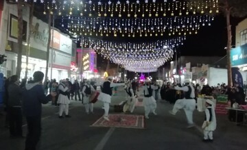 آغاز جشن‌های دهه فجر با برگزاری جشنواره سنتی کف زنی در گناباد