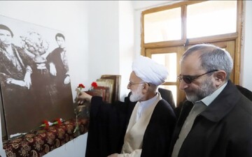 بیت تاریخی امام خمینی (ره) در خمین گلباران شد