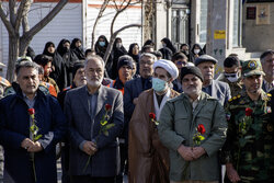 گلباران تمثال امام خمینی (ره) و غبارروبی مزار شهدای تایباد