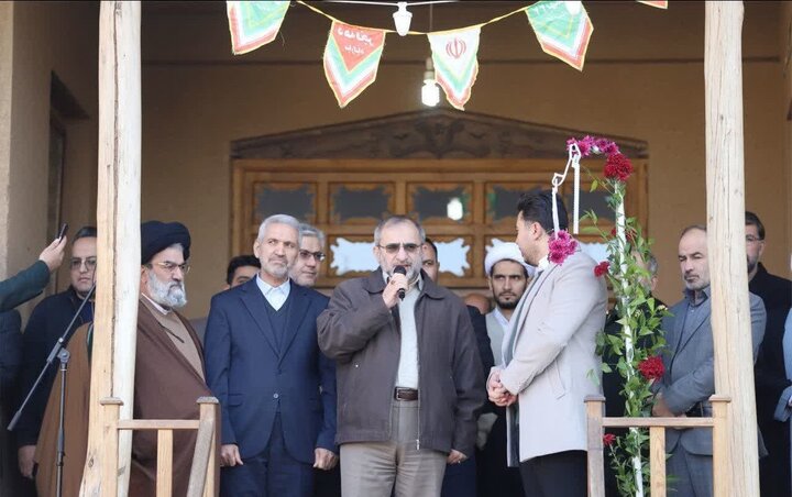 İmam Humeyni'nin memleketindeki okullarda Fecr günleri kutlanıyor