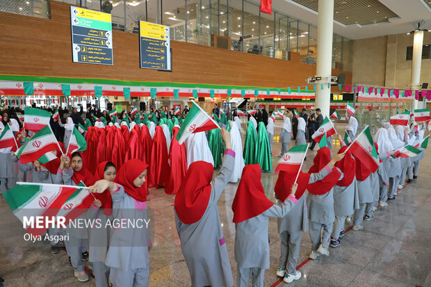 
People in Gorgan celebrate anniv. of Imam Khomeini's return