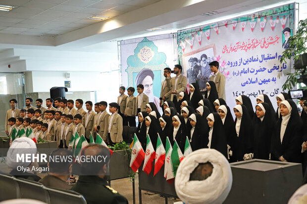 
People in Gorgan celebrate anniv. of Imam Khomeini's return