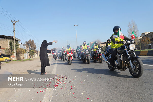 
People in Gorgan celebrate anniv. of Imam Khomeini's return