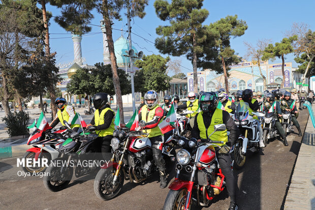 
People in Gorgan celebrate anniv. of Imam Khomeini's return