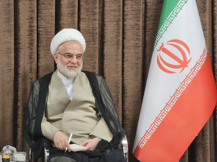 نماز موجب نورانیت انسان می شود نماز موجب نورانیت انسان می شود