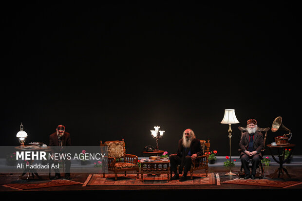مراسم اختتامیه چهل و دومین جشنواره بین‌المللی تئاتر فجر