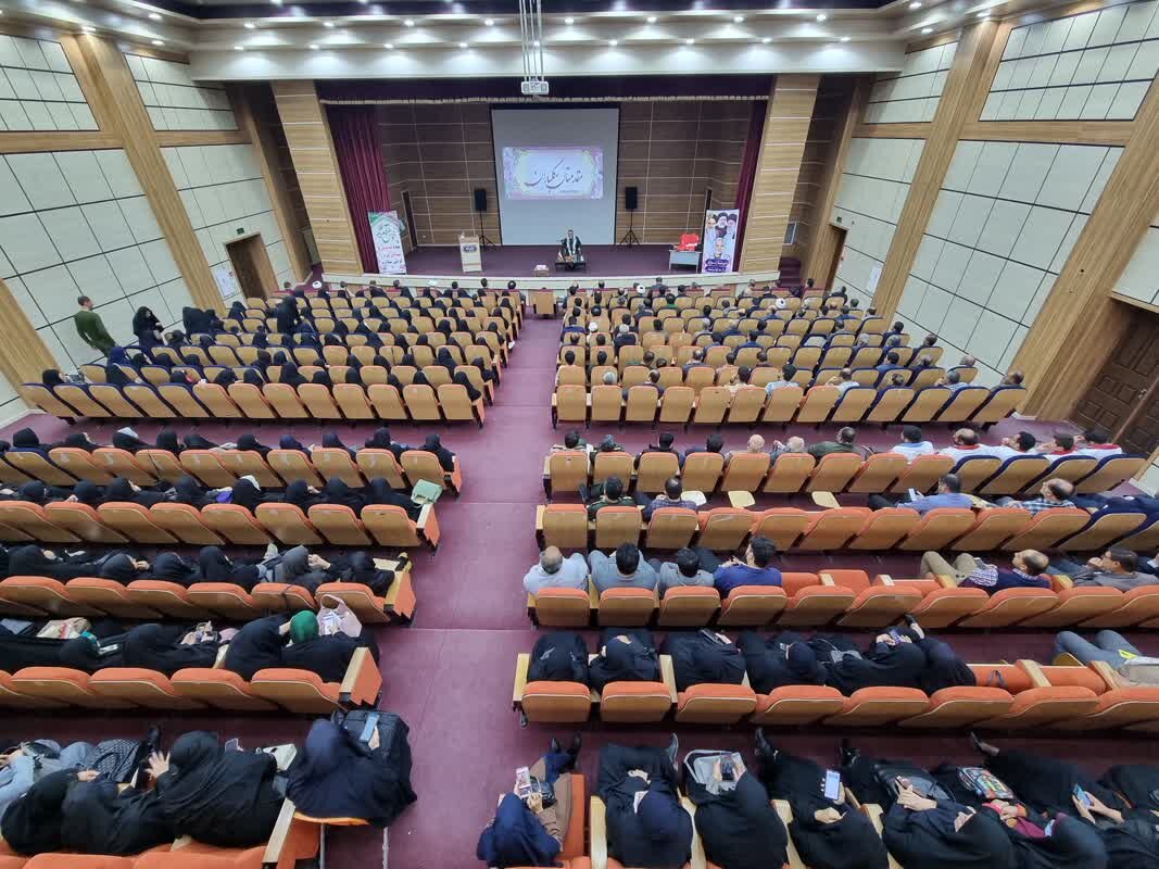 ملت ایران در لبیک به فرمان رهبری در انتخابات حضور می یابند